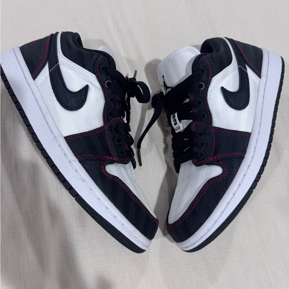 Wmns Air Jordan 1 Low SE Utility 'White Black Red